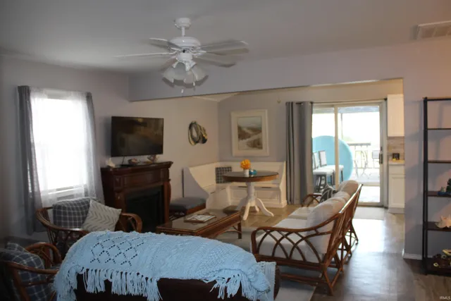 $270,000 | 7965 South 140 East, Wolcottville, IN 46795