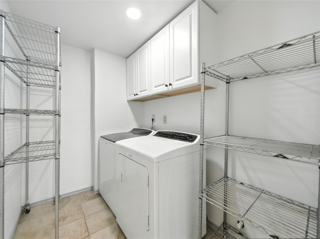 1604 Springdale Road Austin, TX 78721 - Photo 20 of 29 a utility room with dryer and washer