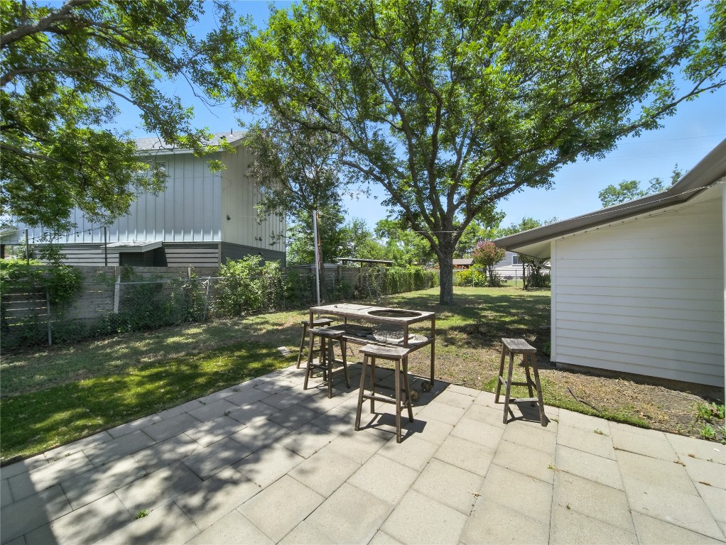 1604 Springdale Road Austin, TX 78721 - Photo 21 of 29 a view of a bench in a backyard