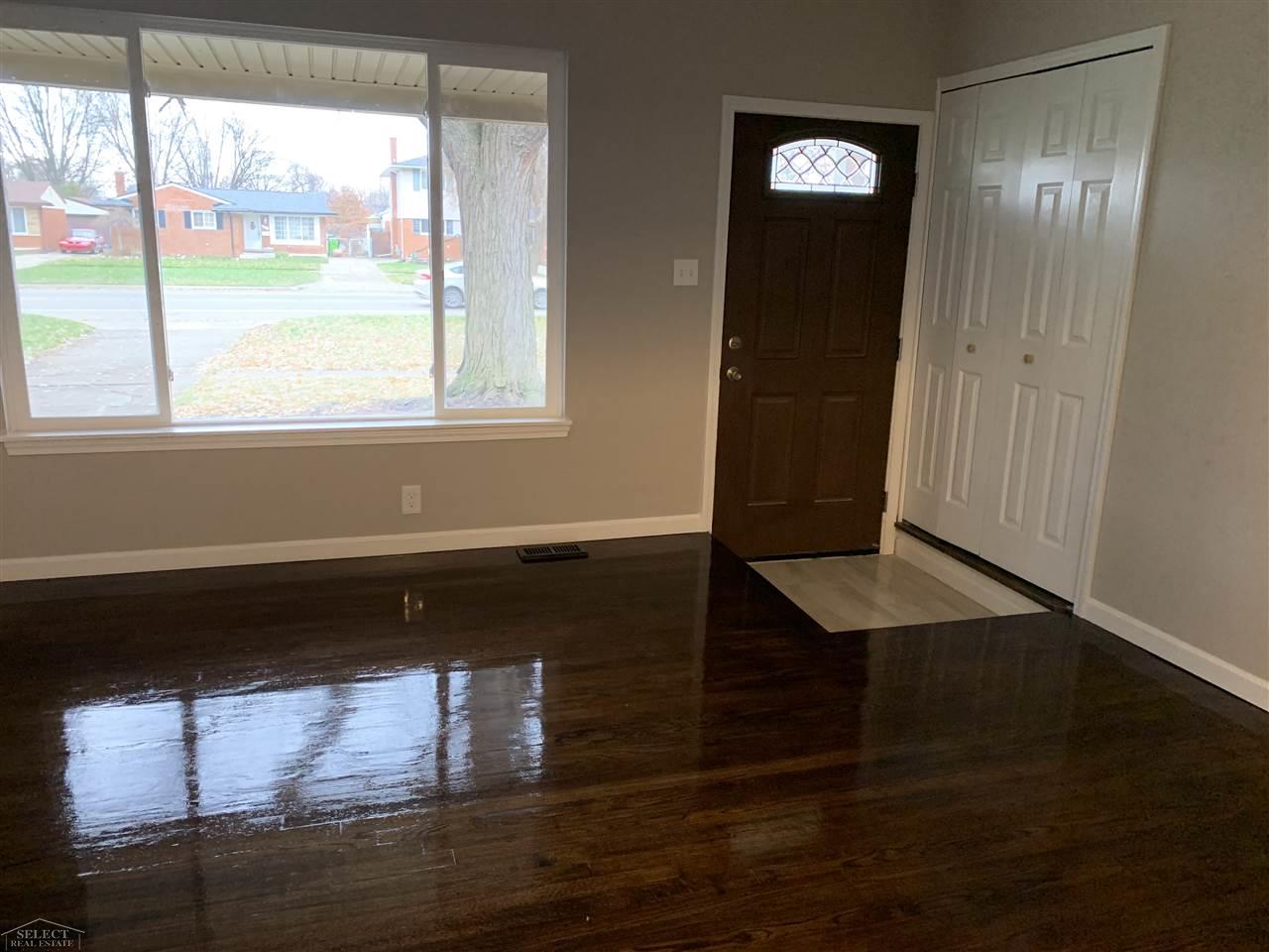 30209 Hayes Road Warren, MI 48088 - Photo 4 of 32 50001209-3.JPG