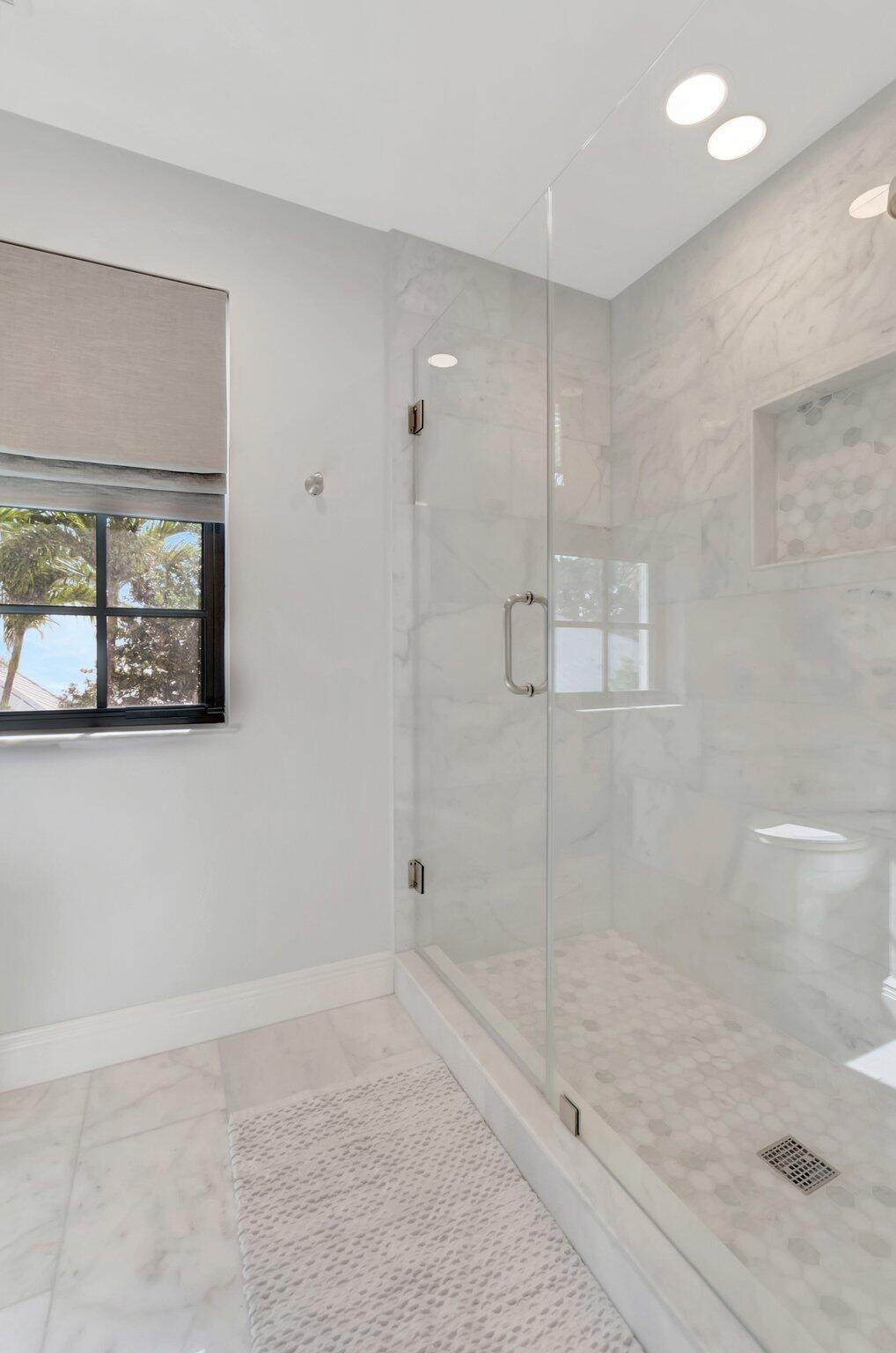 284 Florenada Terrace Boca Raton, FL 33486 - Photo 15 of 29 Jack & Jill Bathroom