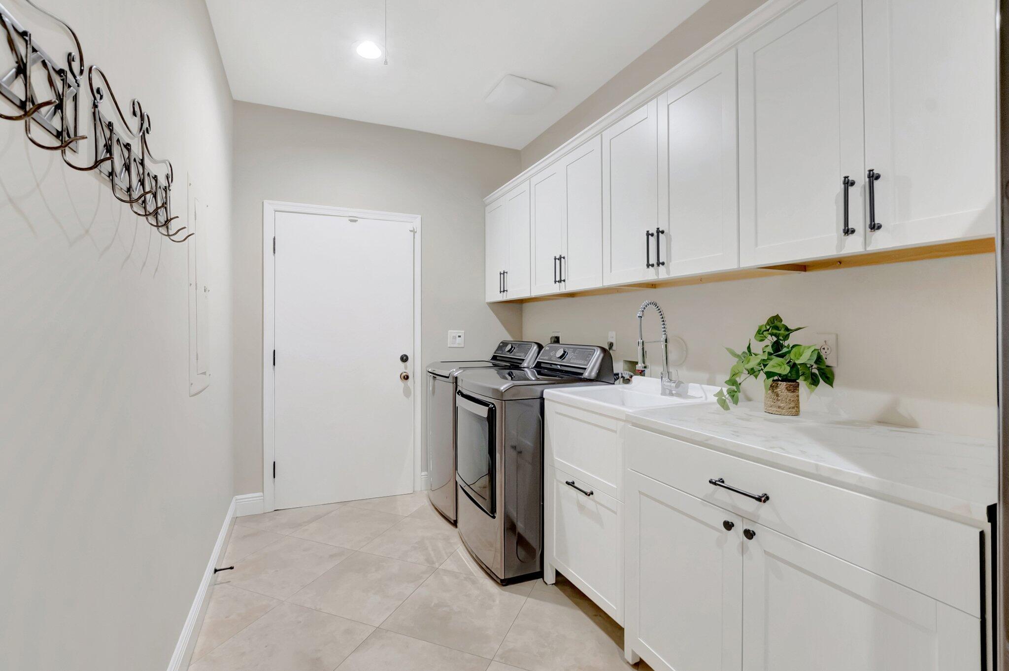 284 Florenada Terrace Boca Raton, FL 33486 - Photo 23 of 29 Laundry