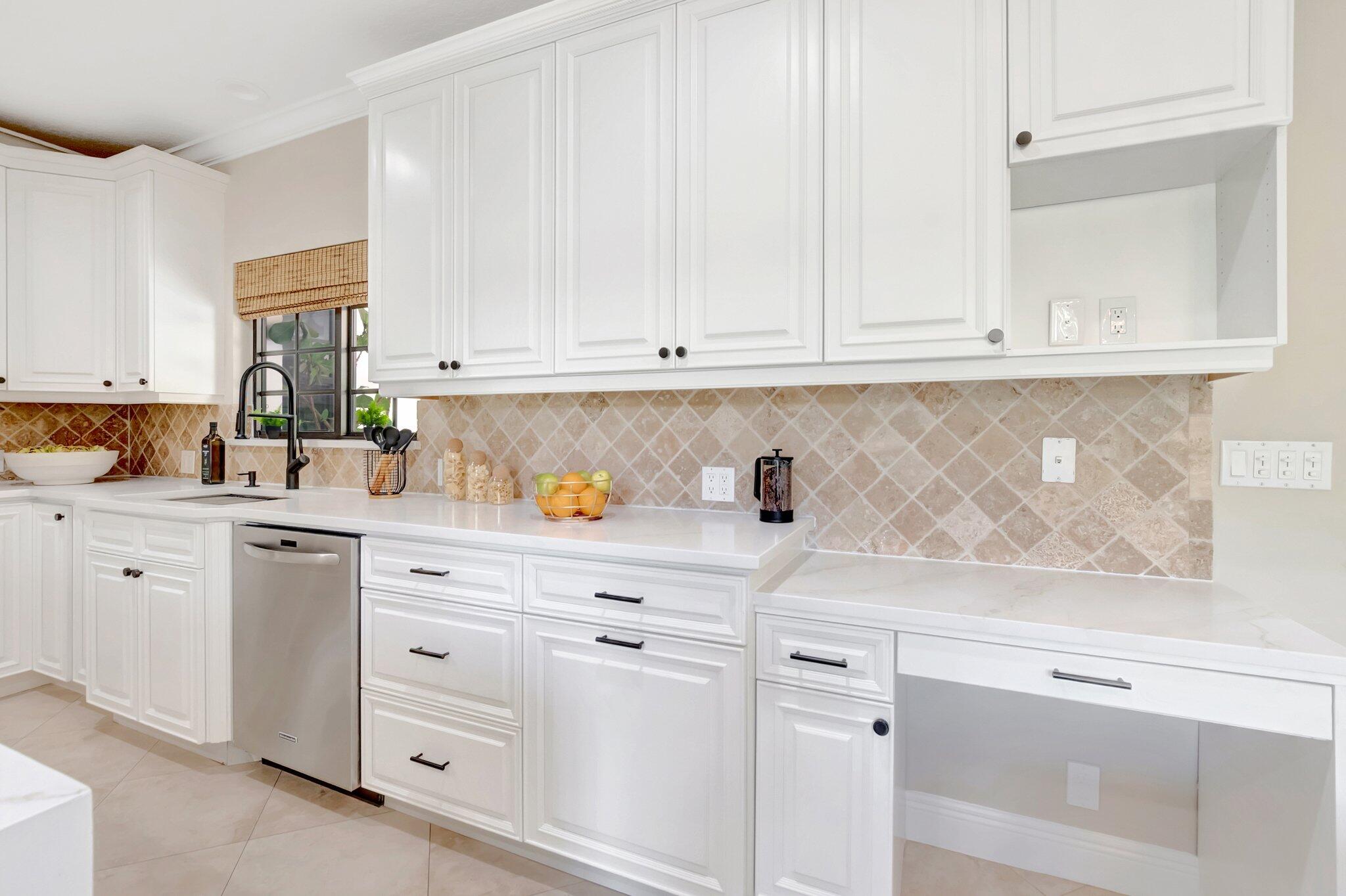 284 Florenada Terrace Boca Raton, FL 33486 - Photo 6 of 29 Kitchen