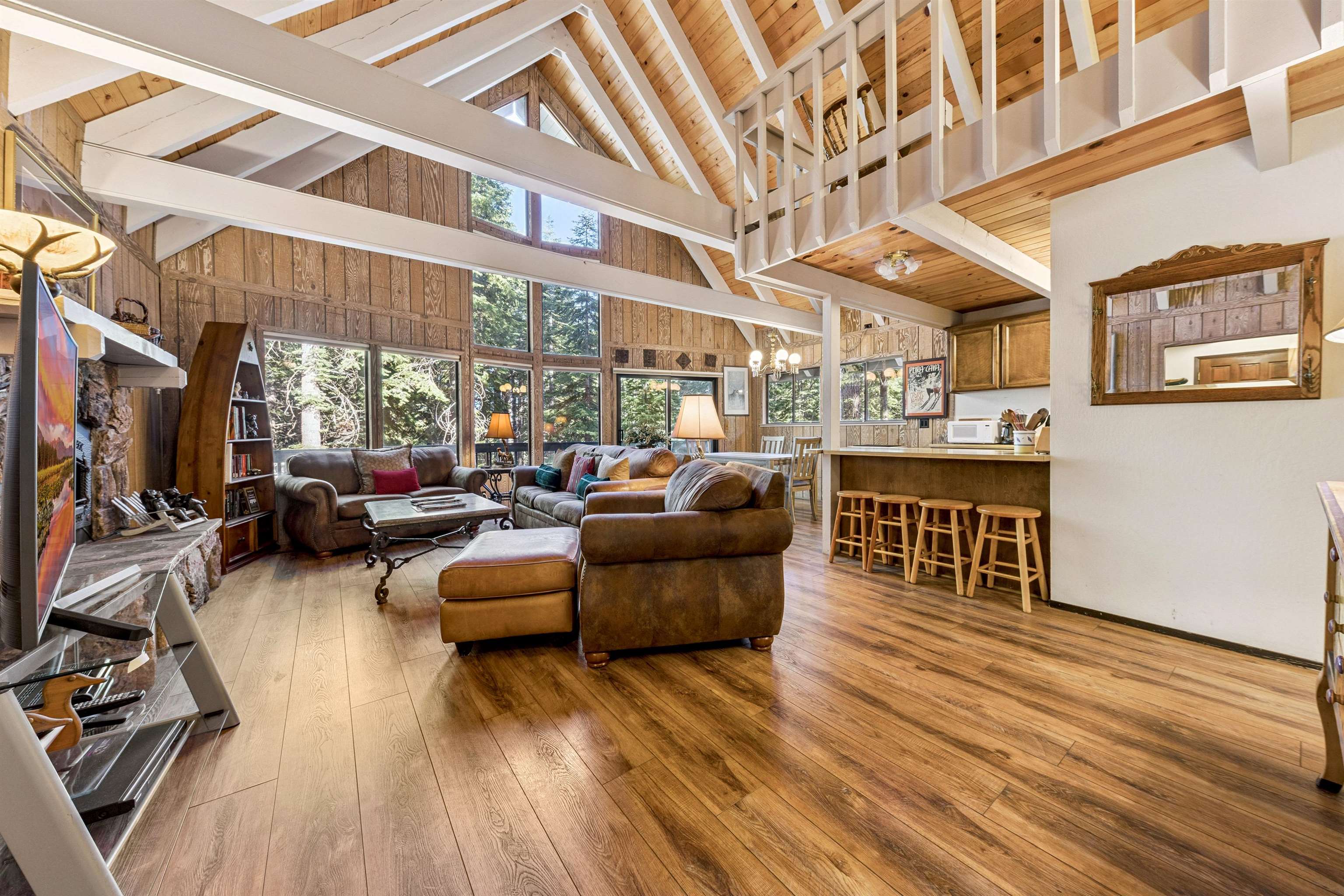 11933 Chamonix Road Truckee, CA 96161 - Photo 4 of 27