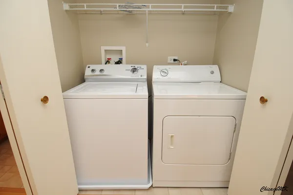 $1,850 | 1917 Silverstone Drive, Unit 1917, Carpentersville, IL 60110