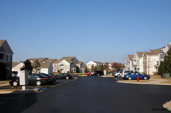 $1,850 | 1917 Silverstone Drive, Unit 1917, Carpentersville, IL 60110