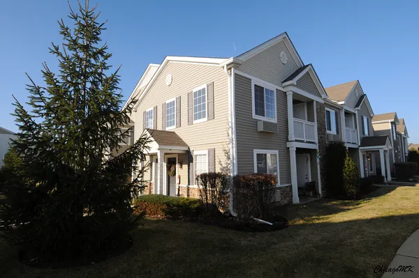 $1,850 | 1917 Silverstone Drive, Unit 1917, Carpentersville, IL 60110