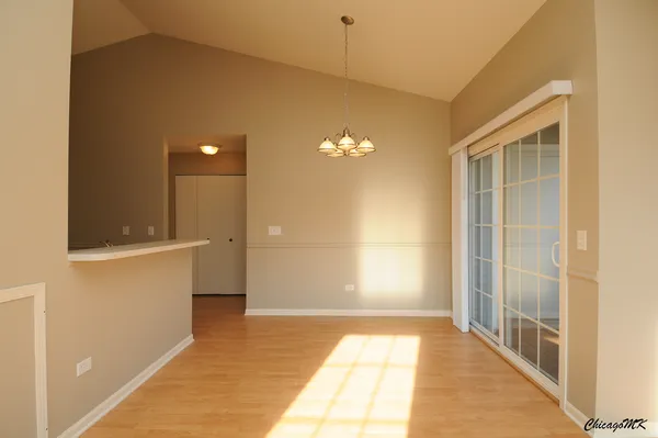 $1,850 | 1917 Silverstone Drive, Unit 1917, Carpentersville, IL 60110