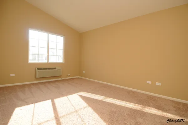 $1,850 | 1917 Silverstone Drive, Unit 1917, Carpentersville, IL 60110