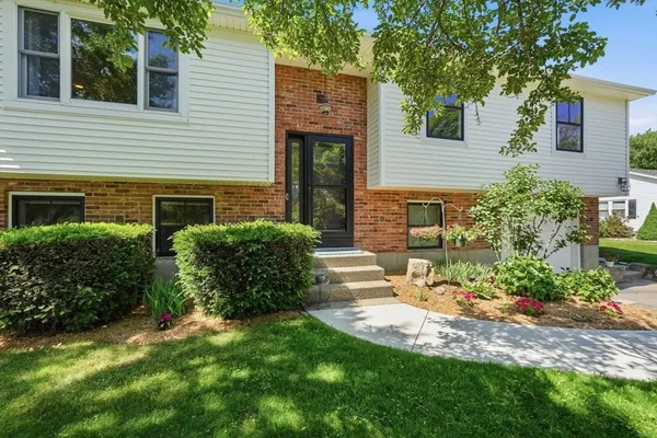 $489,900 | 17 Capt Lathrop Drive, Deerfield, MA 01373