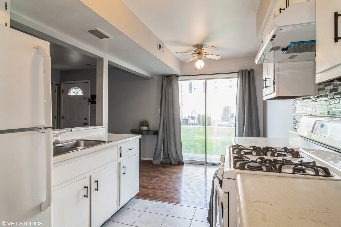 329 David Court, Unit B Bartlett, IL 60103 - Photo 3 of 11 a kitchen with a stove a sink and a refrigerator