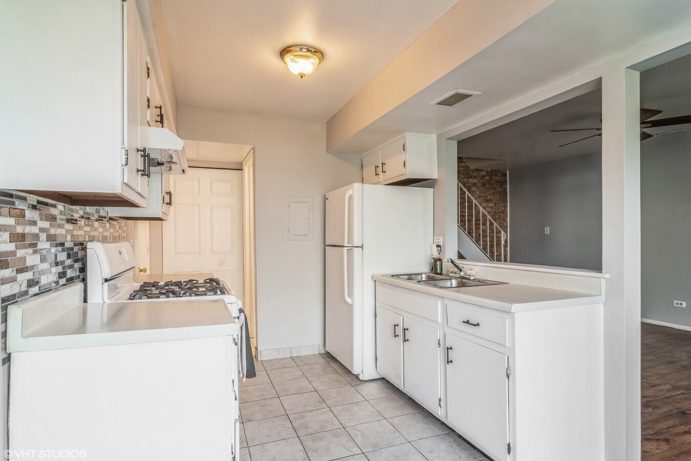 329 David Court, Unit B Bartlett, IL 60103 - Photo 4 of 11 a kitchen with a cabinets and stove