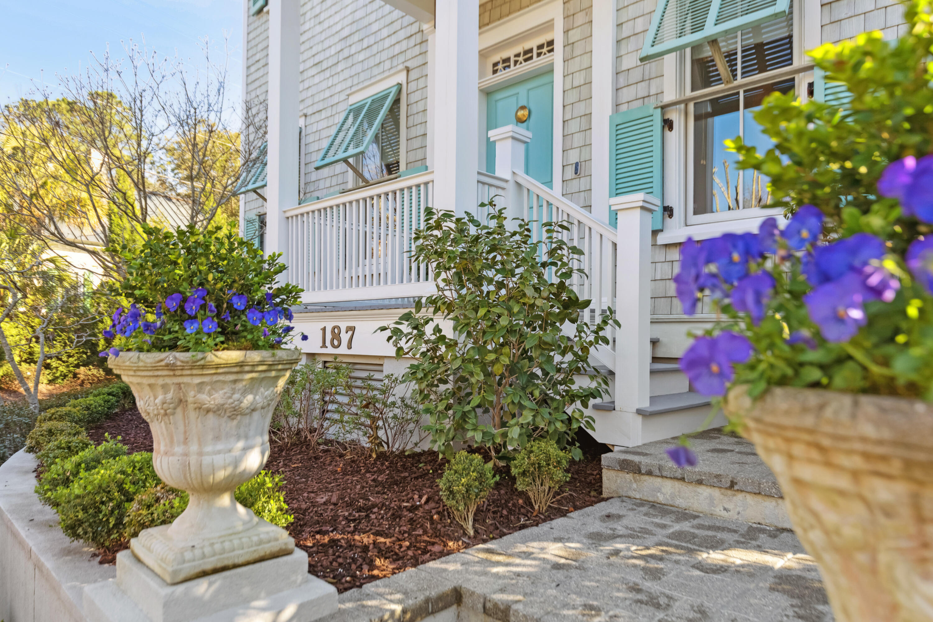 187 East Shipyard Road Mount Pleasant, SC 29464 - Photo 3 of 32 187EShipyardRd-KeenEyeMarketing-003