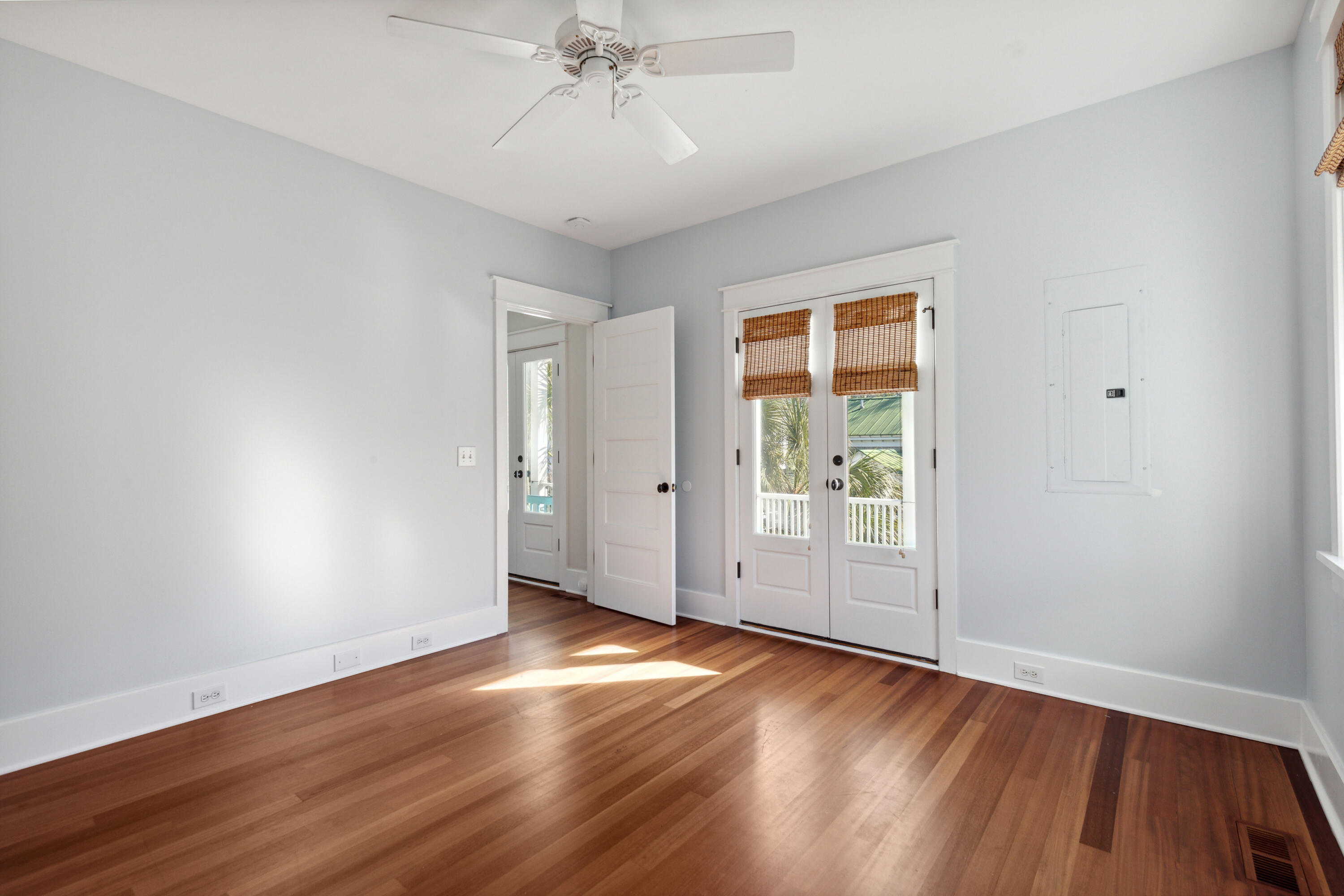 187 East Shipyard Road Mount Pleasant, SC 29464 - Photo 10 of 32 187EShipyardRd-KeenEyeMarketing-016