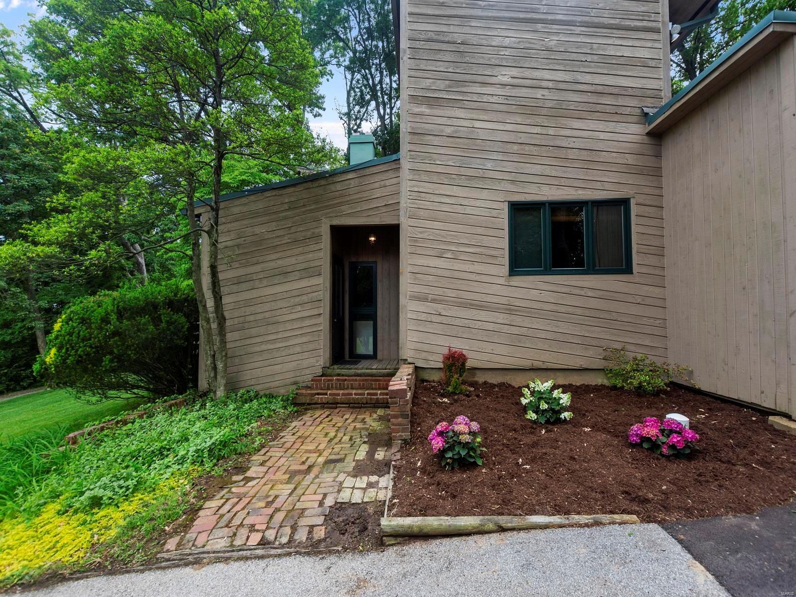 34 Balcon Estates Creve Coeur, MO 63141 - Photo 3 of 29