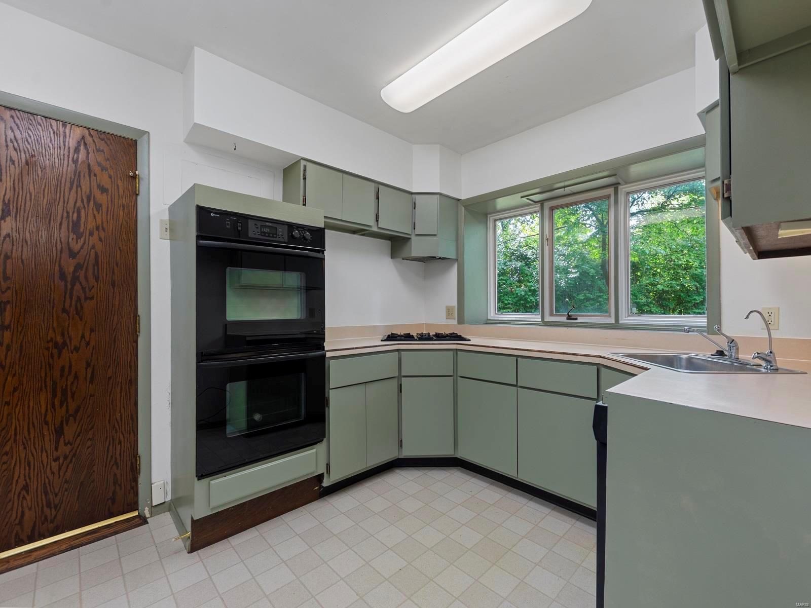 34 Balcon Estates Creve Coeur, MO 63141 - Photo 9 of 29