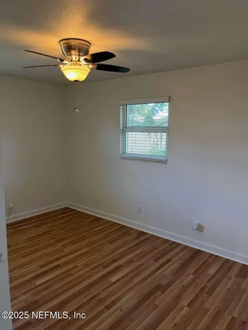 en empty room with wooden floor