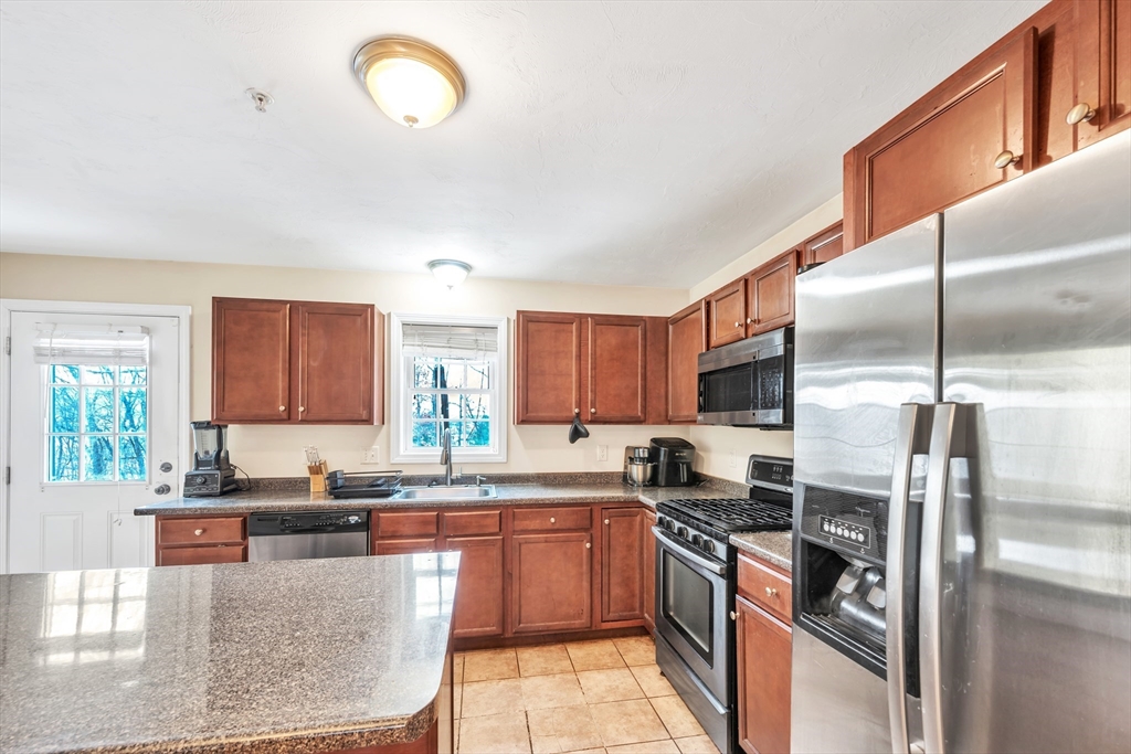 6 C Weldon Avenue Worcester, MA 01607 - Photo 3 of 17 Gallery Image 3