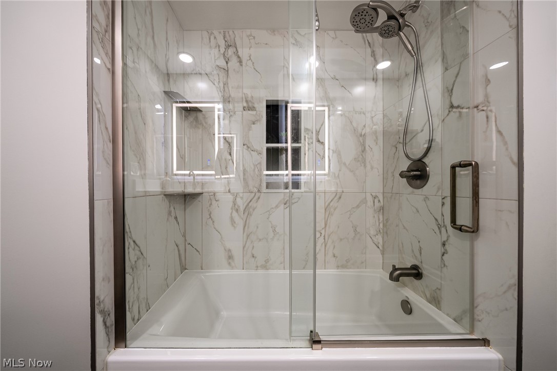 7791 Ridge Road Parma, OH 44129 - Photo 28 of 41 Full bath with enclosed tub / shower combo
