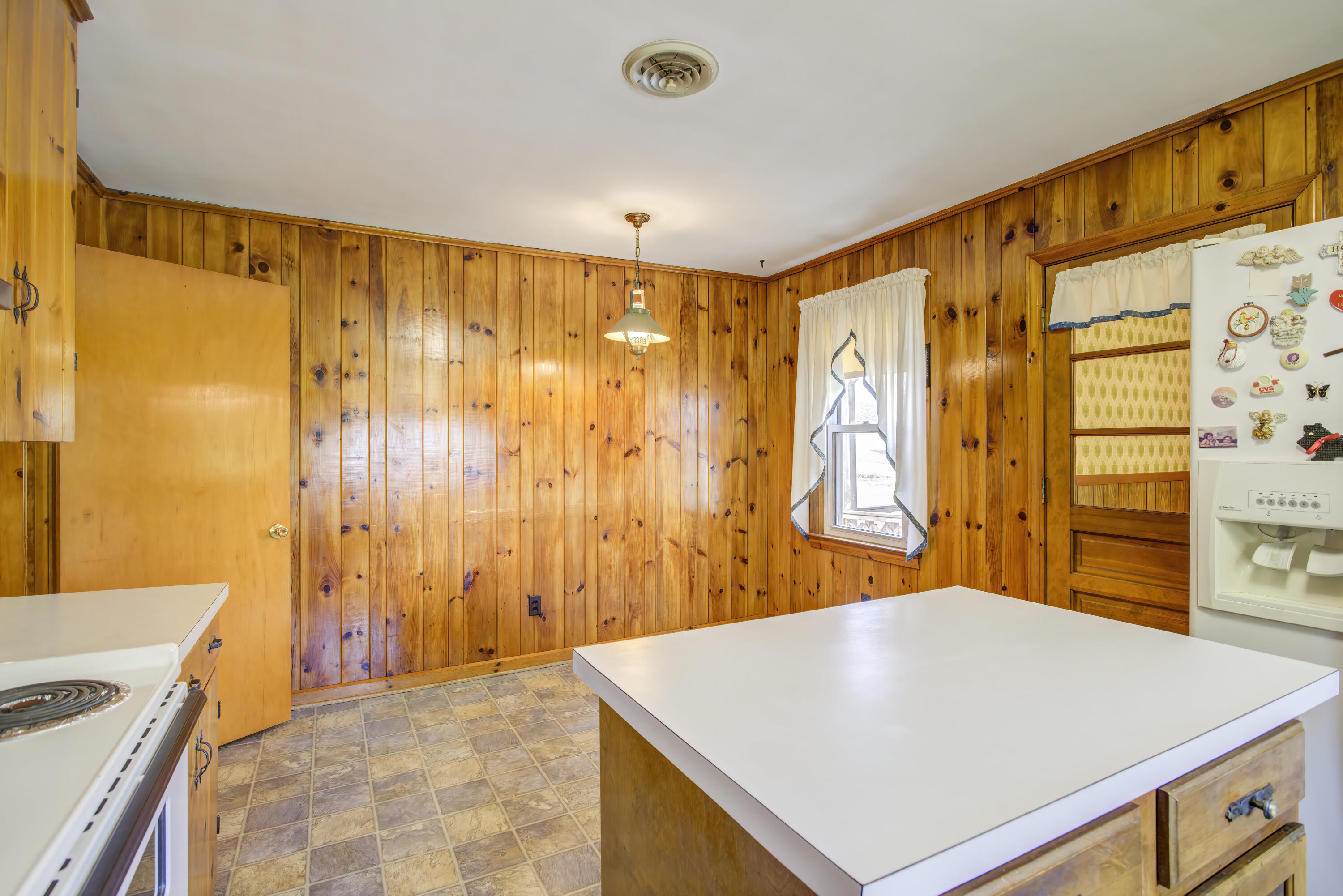 102 Gray Road Bristol, TN 37620 - Photo 11 of 45 102 Gray ST (34)