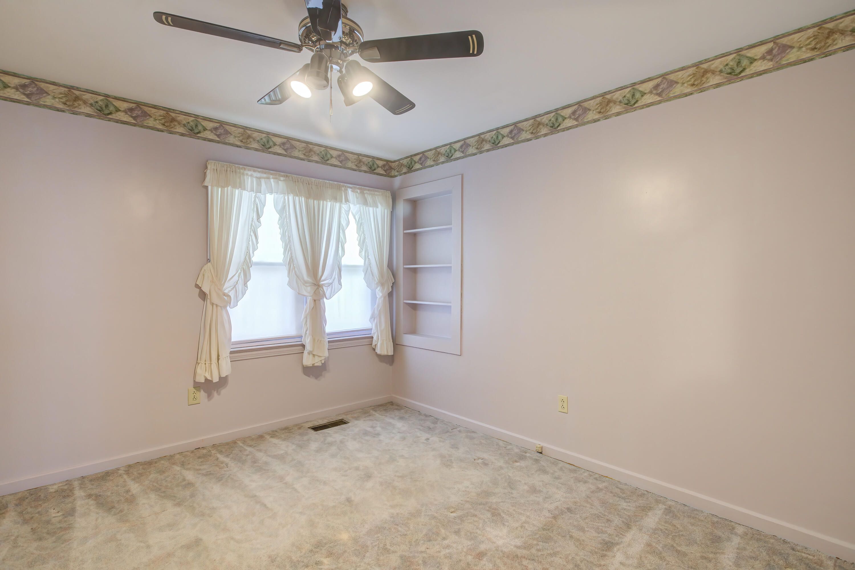 102 Gray Road Bristol, TN 37620 - Photo 17 of 45 102 Gray ST (44)