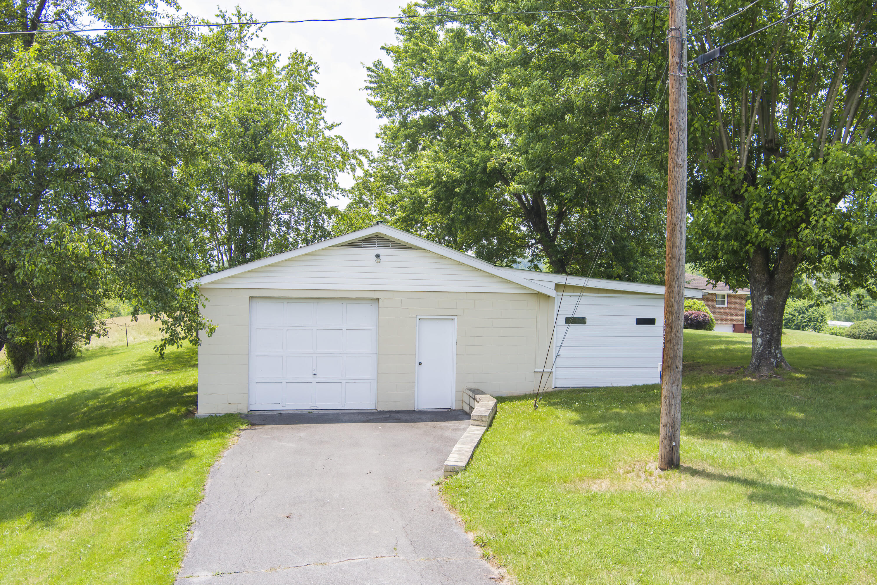 102 Gray Road Bristol, TN 37620 - Photo 34 of 45 102 Gray ST (12)