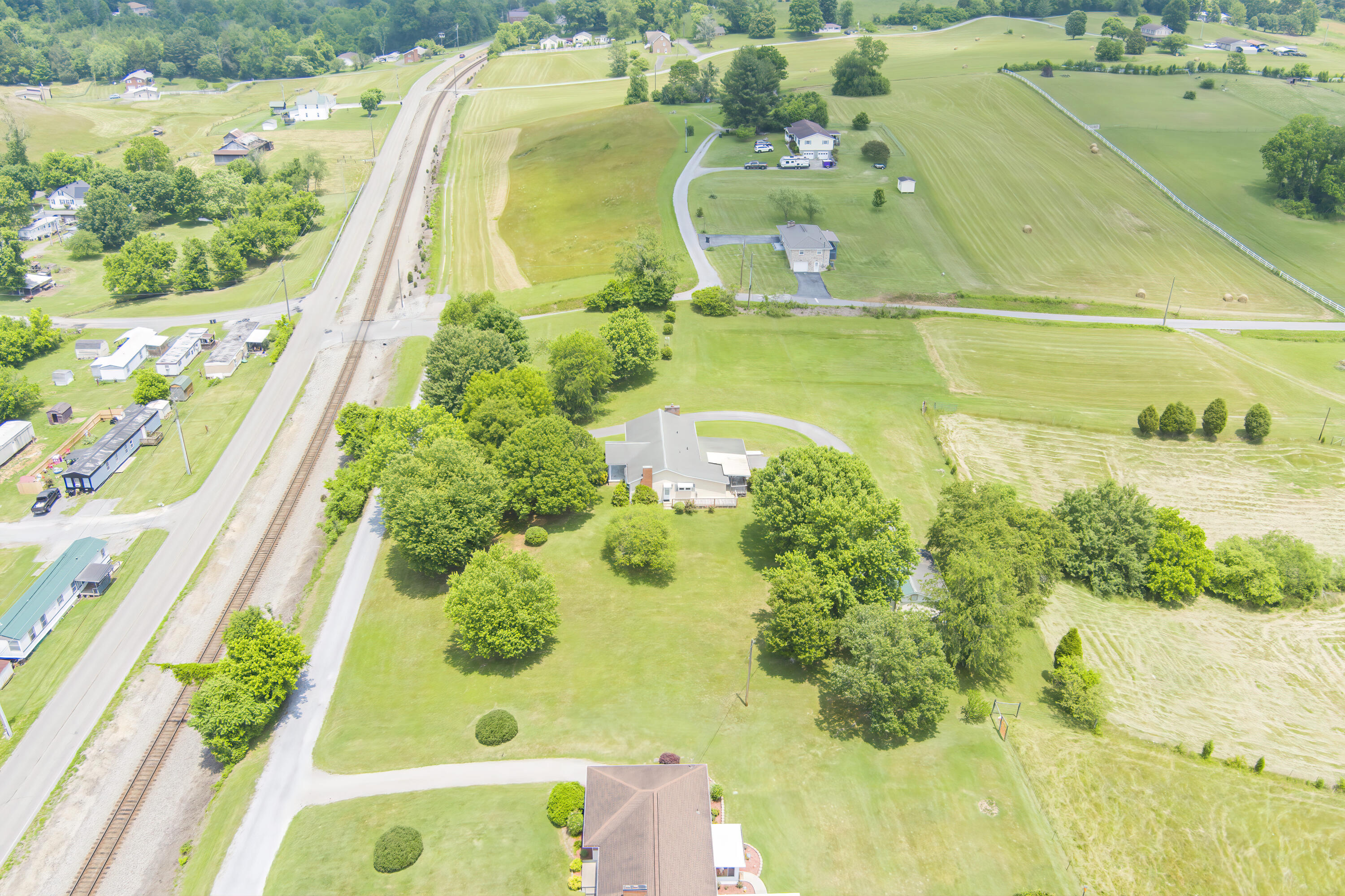 102 Gray Road Bristol, TN 37620 - Photo 42 of 45 102 Gray ST (23)