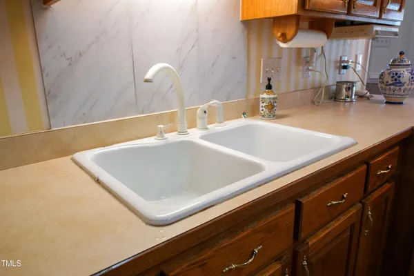 a close view of sink