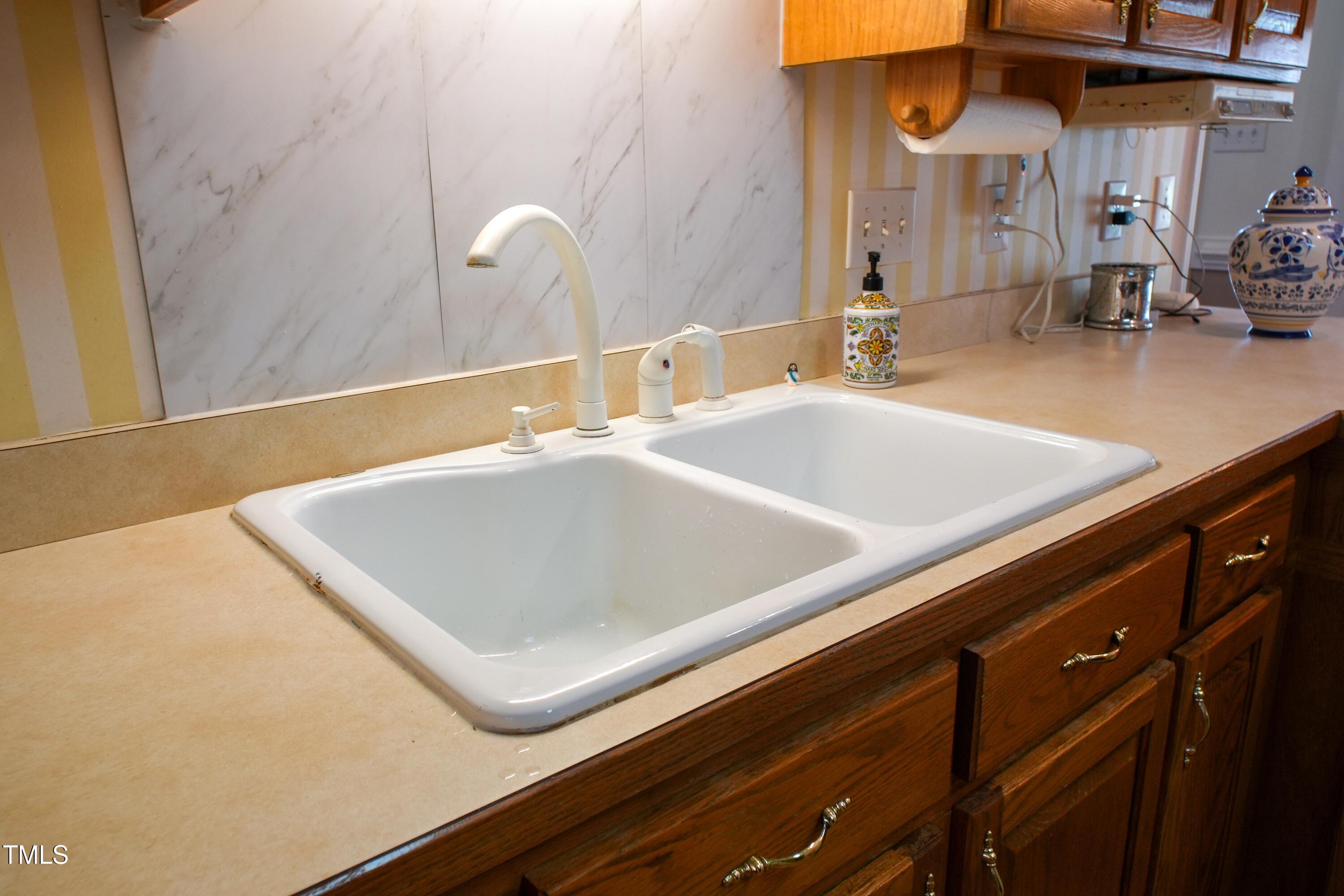115 Hunters Walk Lane Clinton, NC 28328 - Photo 14 of 39 a close view of sink