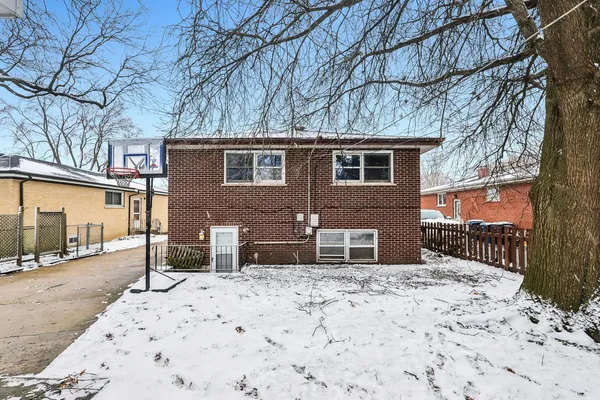 $300,000 | 14832 Clifton Park Avenue, Midlothian, IL 60445
