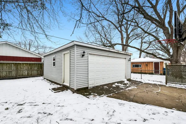 $300,000 | 14832 Clifton Park Avenue, Midlothian, IL 60445