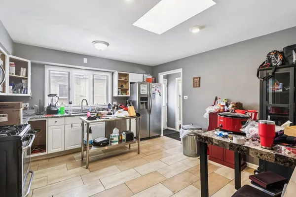 $300,000 | 14832 Clifton Park Avenue, Midlothian, IL 60445