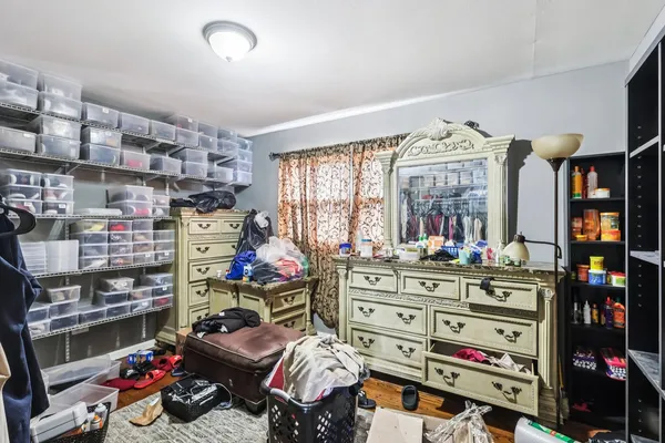 $300,000 | 14832 Clifton Park Avenue, Midlothian, IL 60445