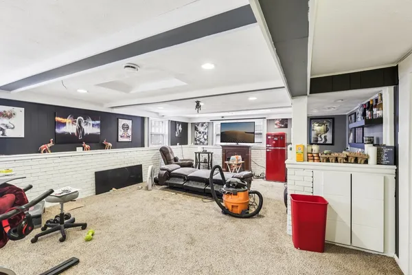 $300,000 | 14832 Clifton Park Avenue, Midlothian, IL 60445