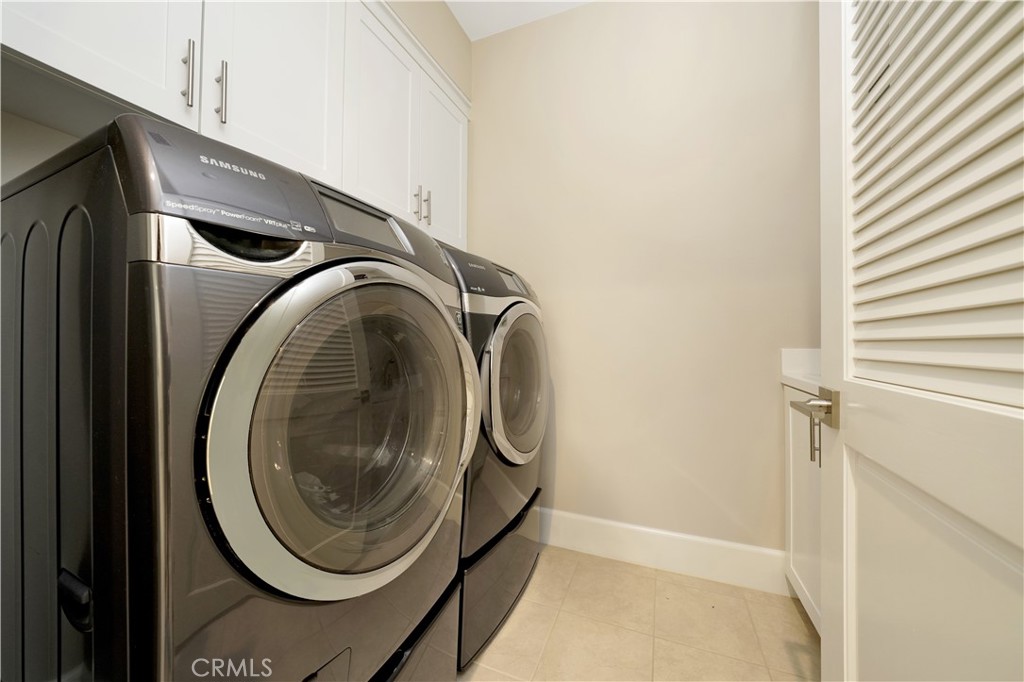 208 Villa Ridge Irvine, CA 92602 - Photo 35 of 46 a utility room with dryer and washer