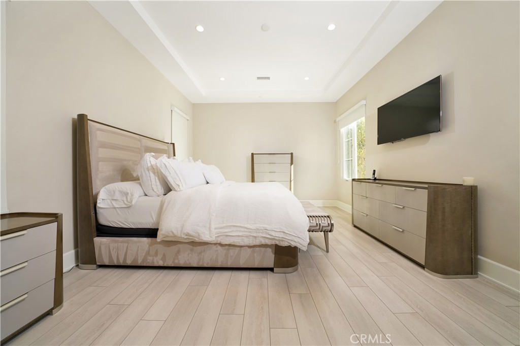 208 Villa Ridge Irvine, CA 92602 - Photo 45 of 46 a spacious bedroom with a bed and a flat screen tv