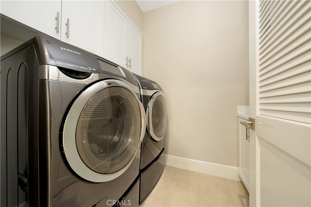 208 Villa Ridge Irvine, CA 92602 - Photo 10 of 46 a utility room with dryer and washer