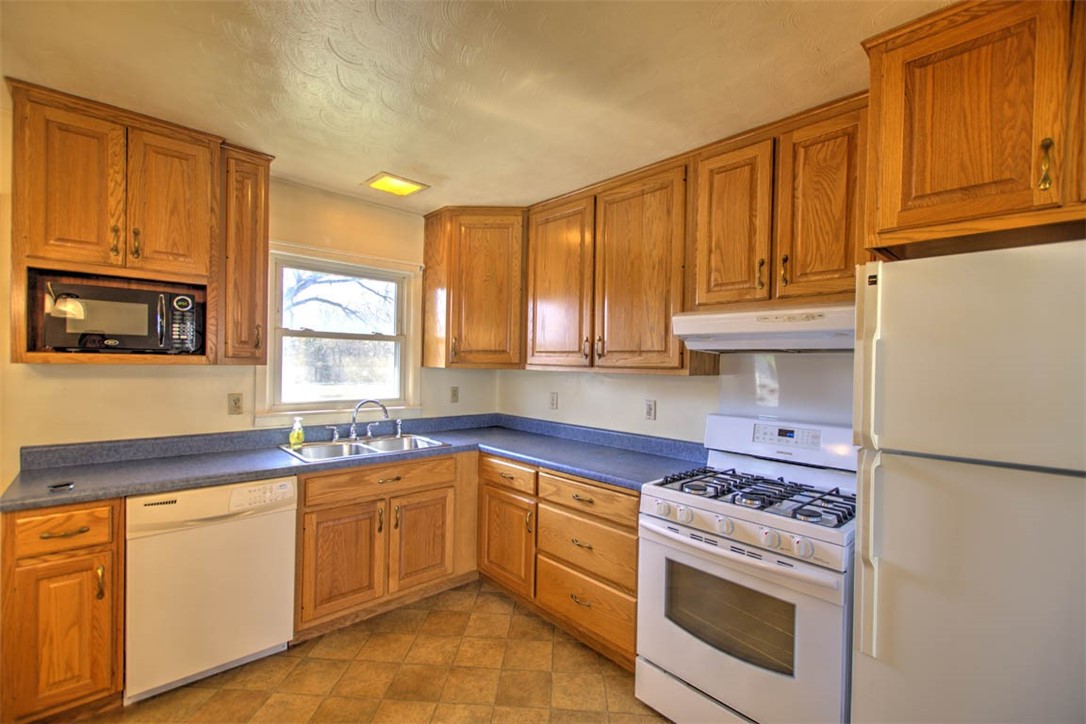 3929 East Rosewood Drive Decatur, IL 62521 - Photo 12 of 28 Gallery Image 12