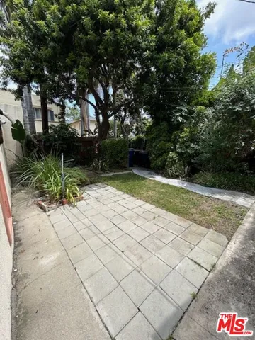 a view of backyard space