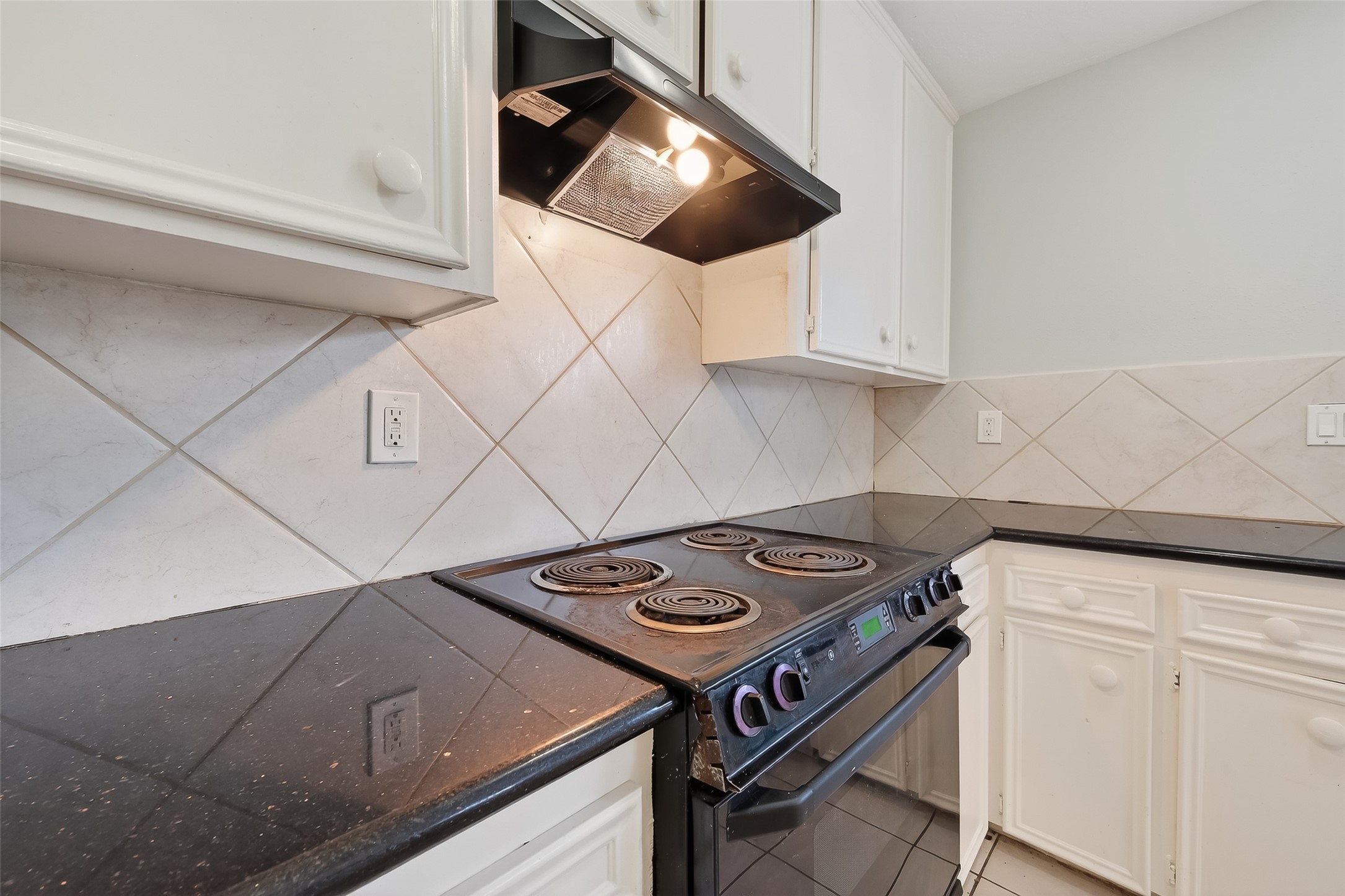 8646 Maplecrest Drive Houston, TX 77099 - Photo 18 of 36 a kitchen with a stove and a cabinets