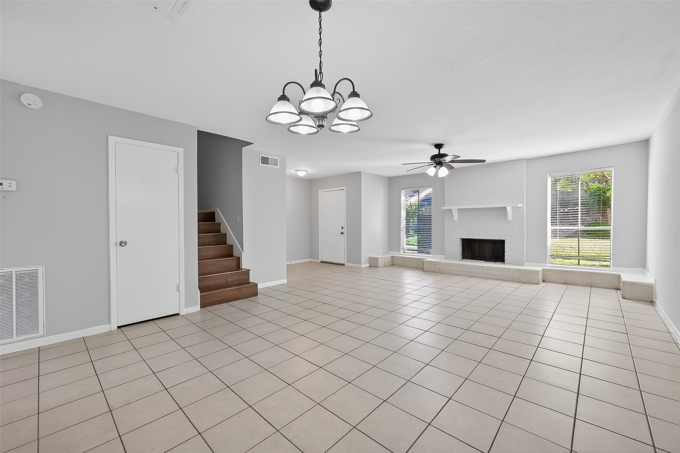 8646 Maplecrest Drive Houston, TX 77099 - Photo 9 of 36 a view of an empty room with a kitchen