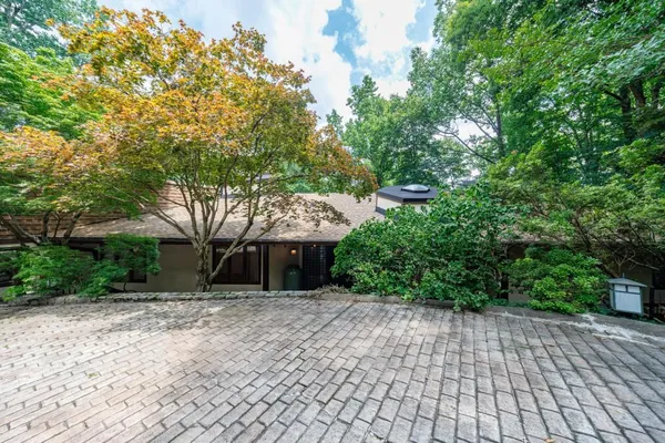 $5,400 | 130 Huntcliff Point Northeast, Sandy Springs, GA 30350