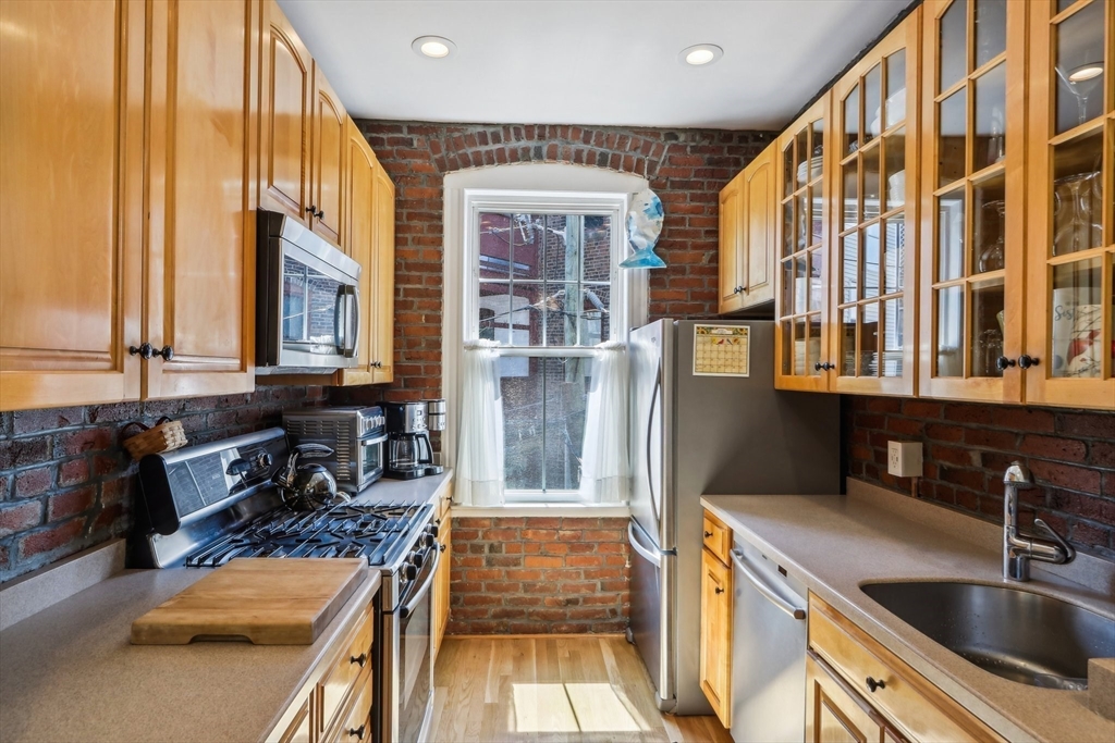 22 Parkway Road, Unit 4 Brookline, MA 02445 - Photo 13 of 27 Gallery Image 13