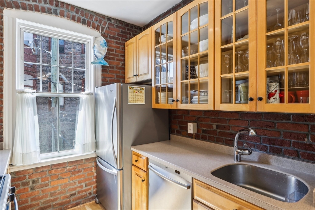 22 Parkway Road, Unit 4 Brookline, MA 02445 - Photo 14 of 27 Gallery Image 14