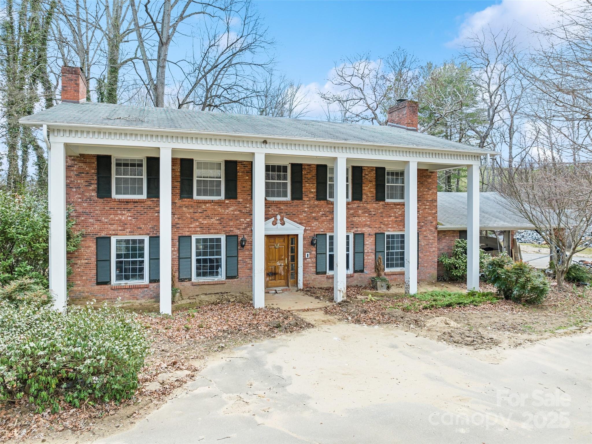 21 Riverbend Street Canton, NC 28716 - Photo 3 of 47 front view of a building