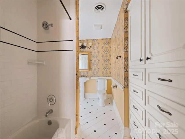 a view of a window in a room