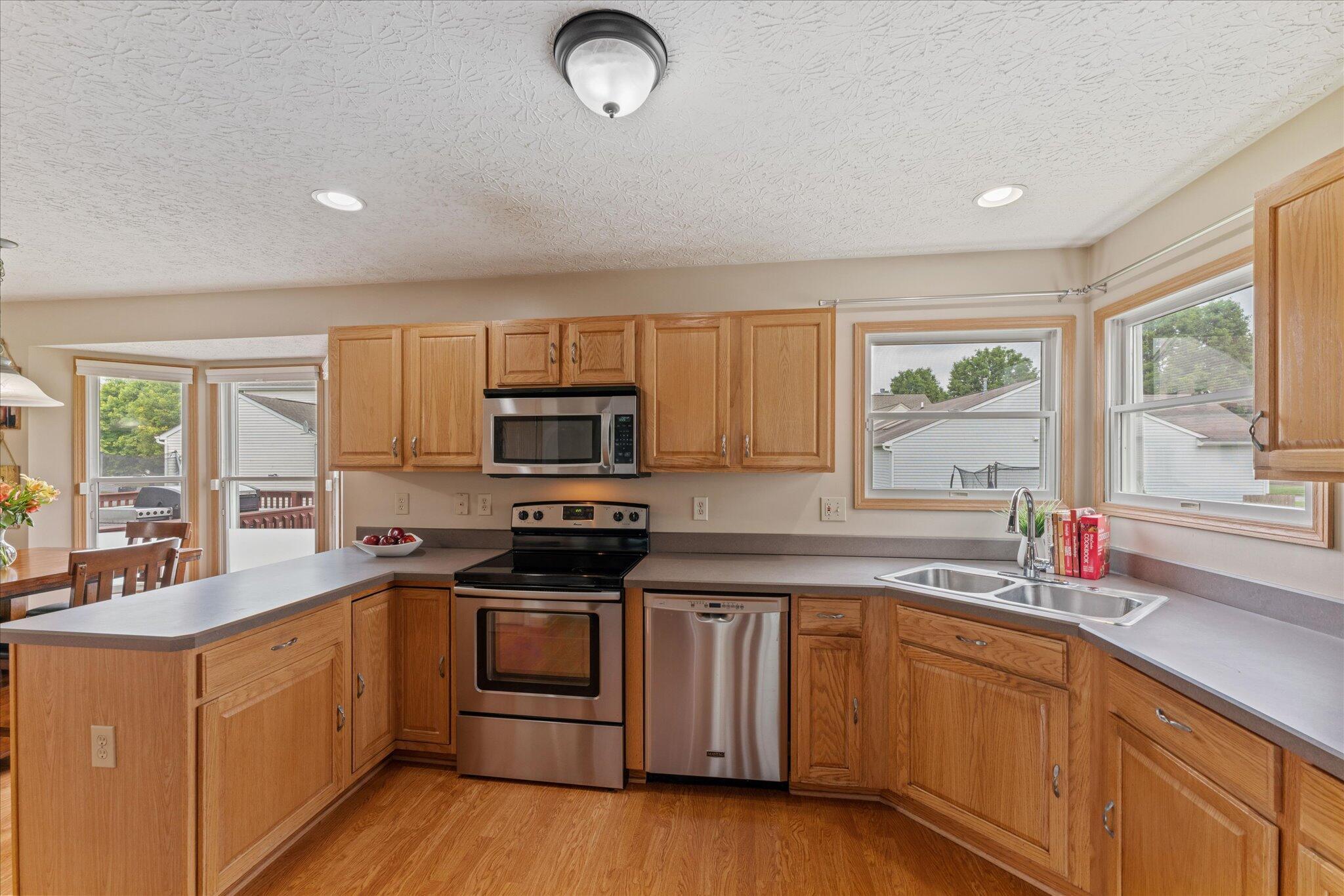 516 Cricket Run Road Lewis Center, OH 43035 - Photo 8 of 39 Eat-In Kitchen