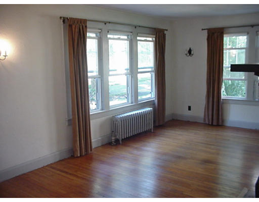73 Gillette Avenue Springfield, MA 01118 - Photo 4 of 14