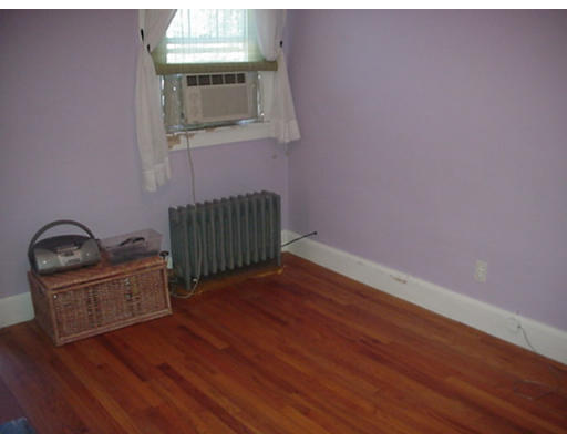 73 Gillette Avenue Springfield, MA 01118 - Photo 8 of 14