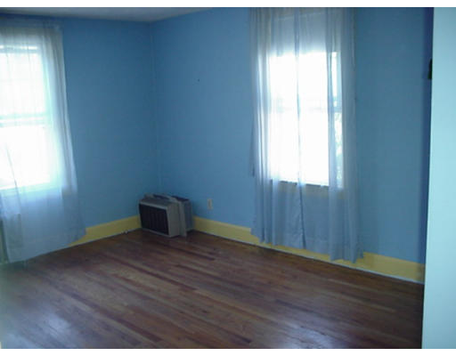 73 Gillette Avenue Springfield, MA 01118 - Photo 9 of 14
